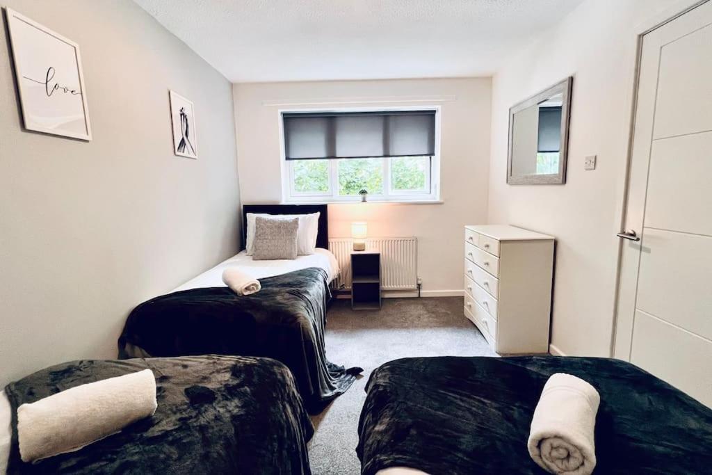 Urban Bliss Stylish Townhouse With Free Parking For A Convenient City Stay Liverpool Luaran gambar