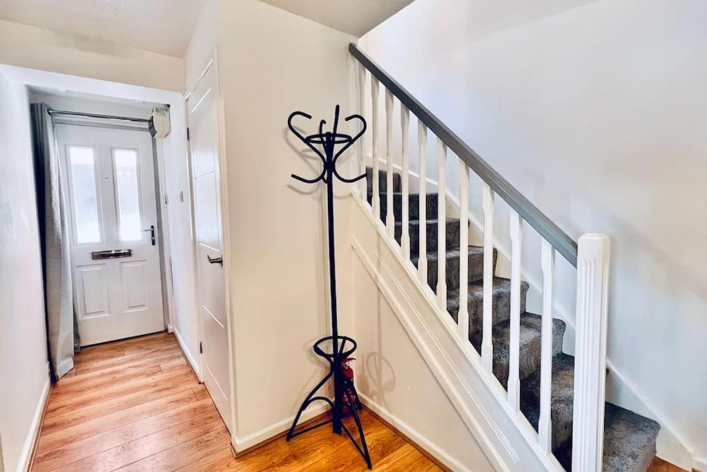 Urban Bliss Stylish Townhouse With Free Parking For A Convenient City Stay Liverpool Luaran gambar