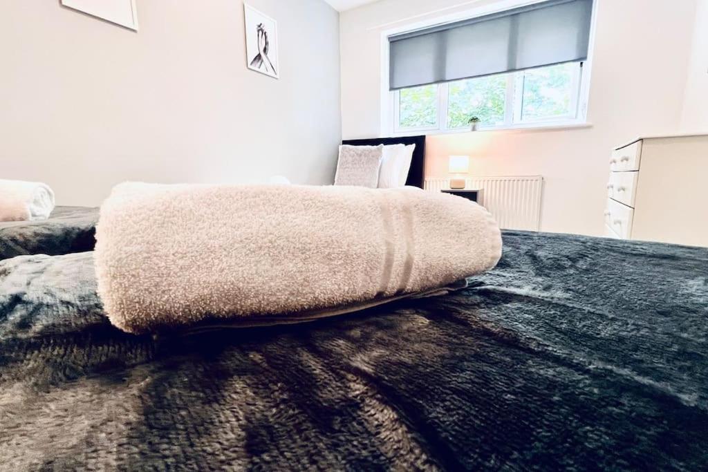 Urban Bliss Stylish Townhouse With Free Parking For A Convenient City Stay Liverpool Luaran gambar